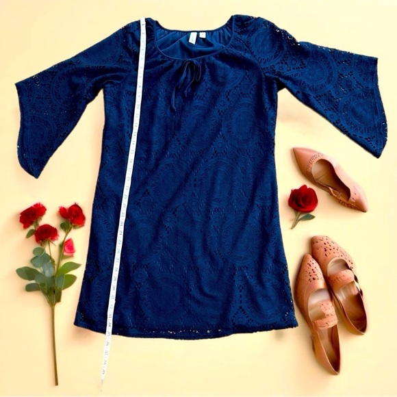 Tacera Navy Blue Lace Dress - Medium: Sophisticated Allure with Flowy Sleeves - Picture 1 of 11